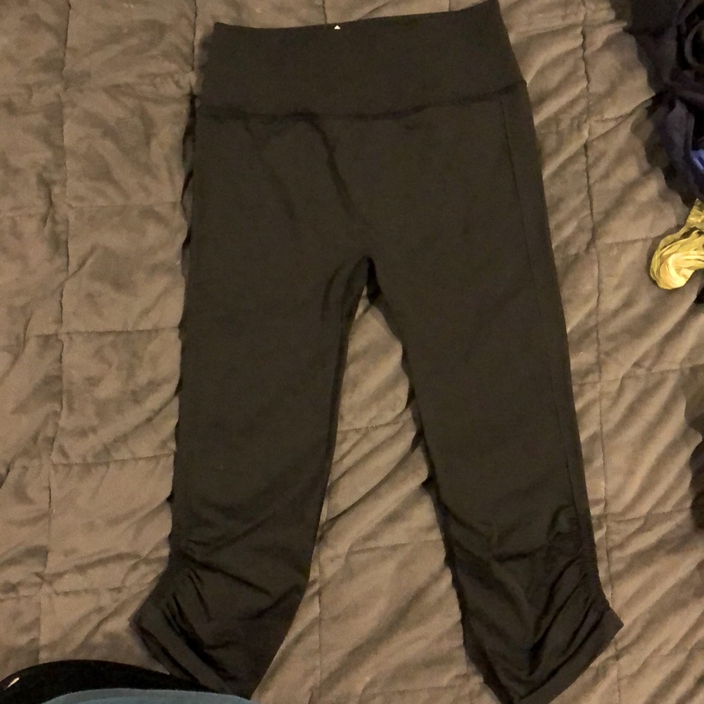 Lululemon black Capri leggings